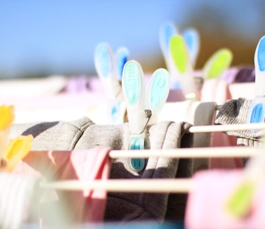 Jak odświeżyć kaszmirowy sweter bez prania – metody