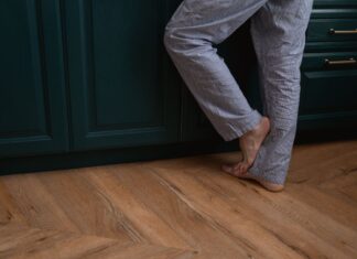 Słabe grzanie podłogówki po panelach winylowych