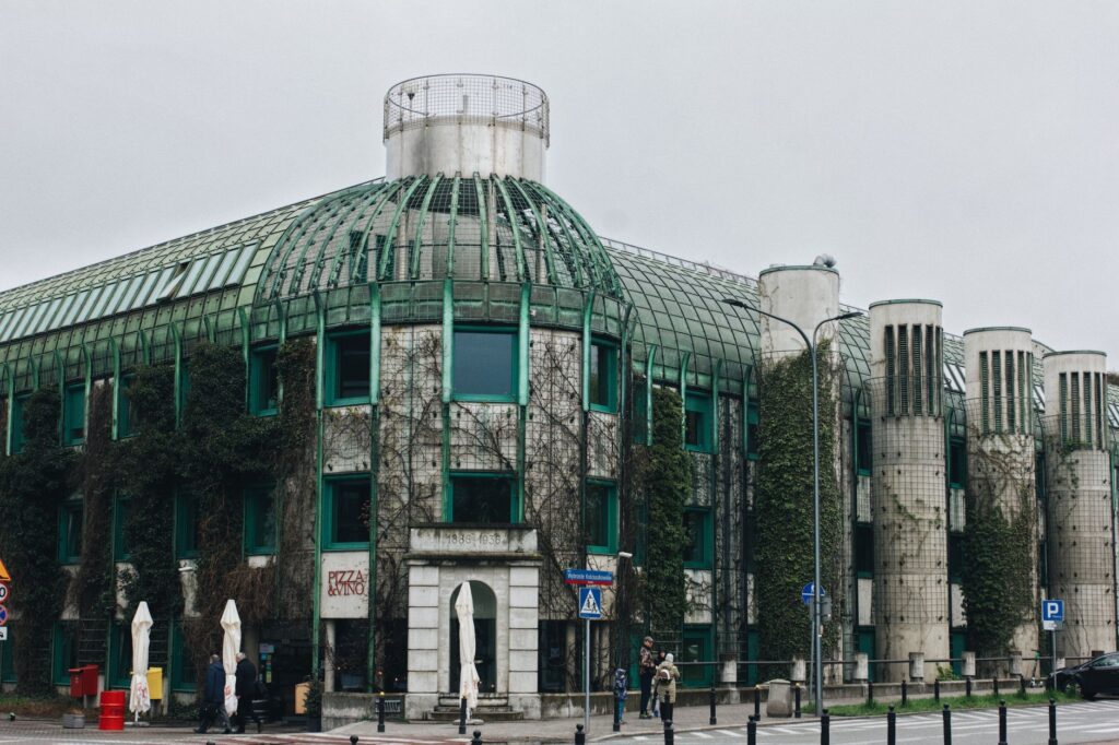 Ekologiczne budynki w Warszawie – 7 przykładów zrównoważonej architektury w stolicy