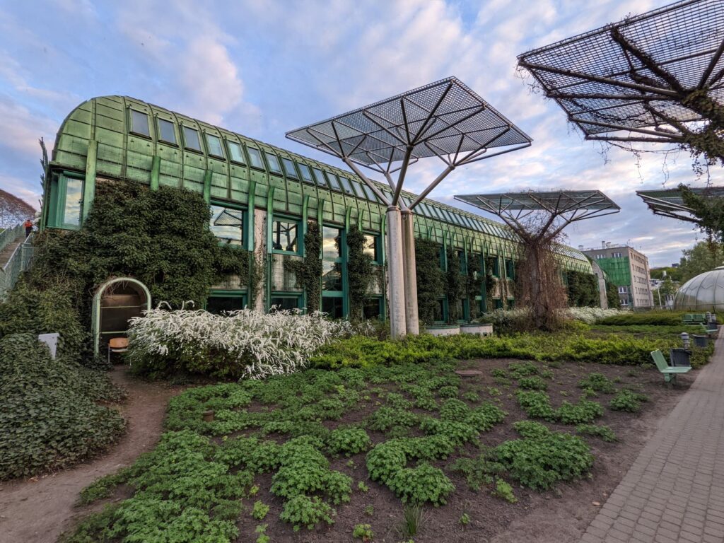 Ekologiczne budynki w Warszawie – 7 przykładów zrównoważonej architektury w stolicy