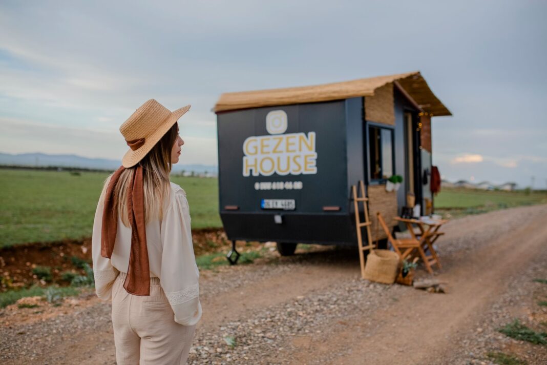 Mikrodomy całoroczne na zgłoszenie: kiedy tiny house jest opłacalną alternatywą dla mieszkania?